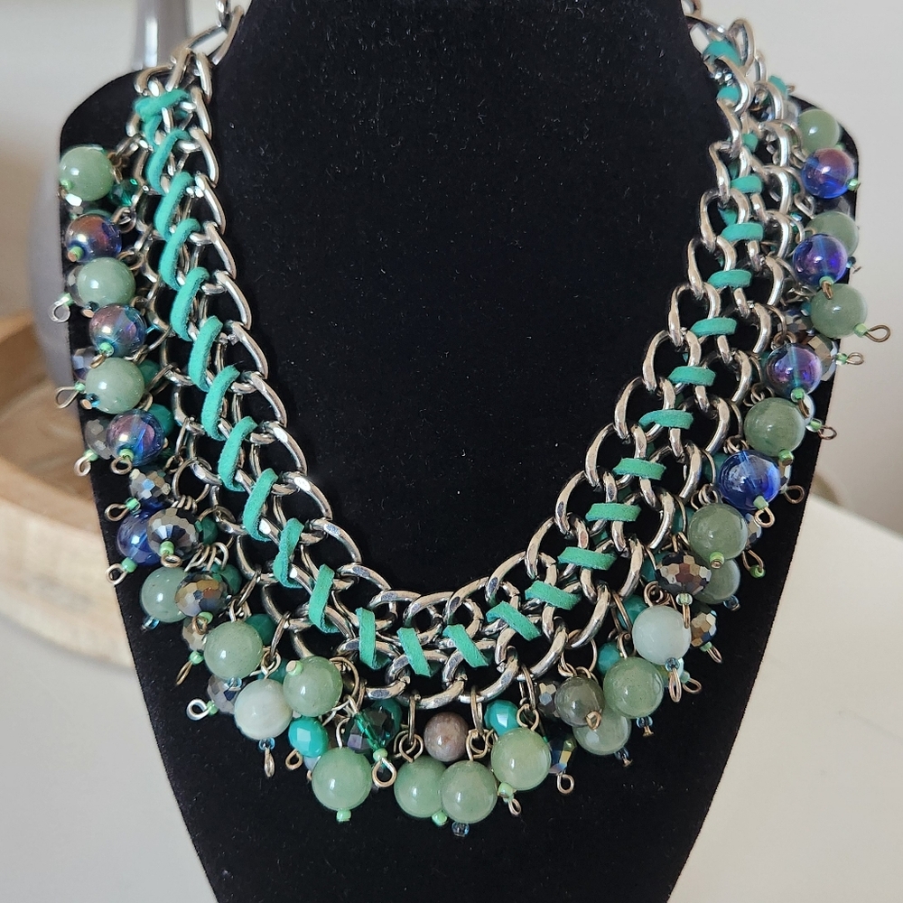 Chic Silver and Green Beaded Necklace
